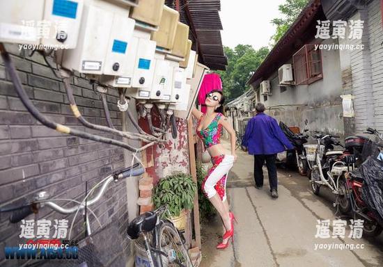 AISS爱丝(黄金版) - 如果亚美依的全套制服能下载，那我可能得干一票大的！