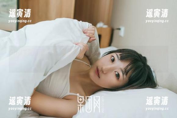 GIRLT果团网-莫雅淇 GIRLT果团网 - 唔,莫雅淇的图包里有个女孩在和我对视,眼神好奇!