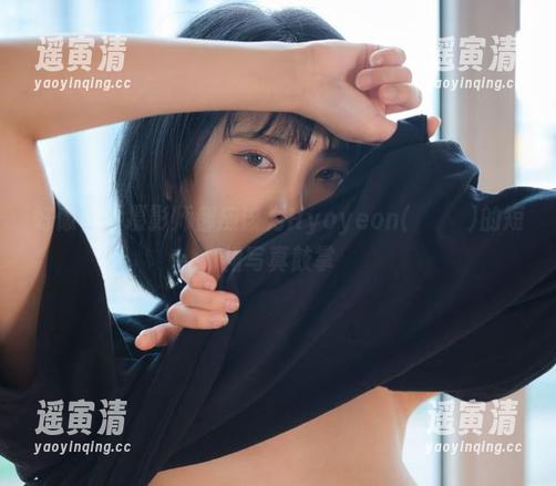 好像每个摄影师都应该为Hyoyeon(김효연)的短裙写真鼓掌