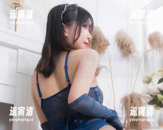 坦白说，Leah梓未的最新图册和2022圣诞有什么关系呢？