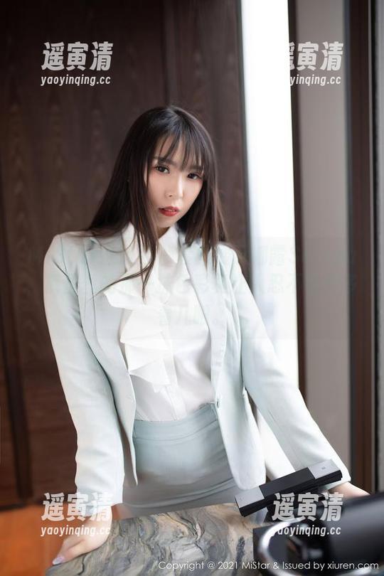 MiStar魅妍社-娜露Selena MiStar魅妍社 - 套图展示娜露Selena,裤里丝的那一抹色彩真让人忍不住想多看几眼。