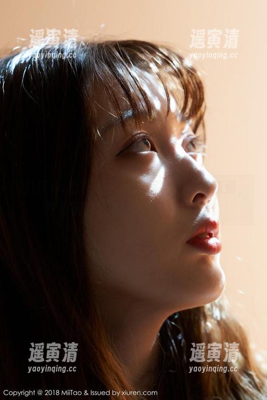 MiiTao蜜桃社-许思铭 MiiTao蜜桃社 - 办公室也能拍出味道,许思铭的写真让人想多看两眼。