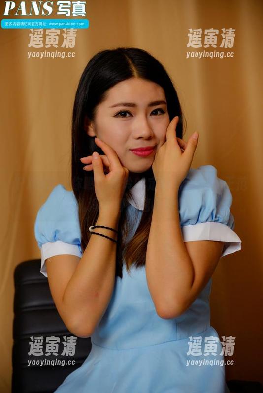 PANS - 你瞧，玲玲的定制写真把女王范儿演绎得淋漓尽致！