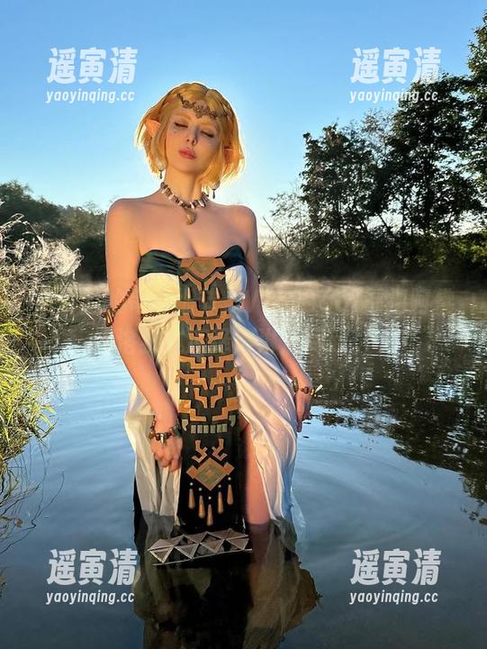 Vinnegal 照片里的每个细节,Vinnegal都把阿佛洛狄忒演绎得淋漓尽致。