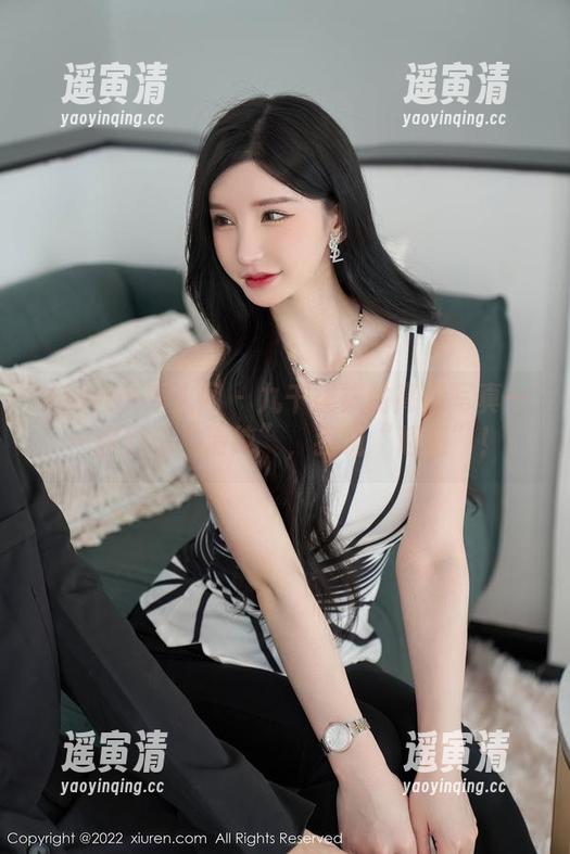 Xiuren秀人网-九千柒柒 Xiuren秀人网 - 九千柒柒的高清写真——你们说“清纯”,我说“超甜”!