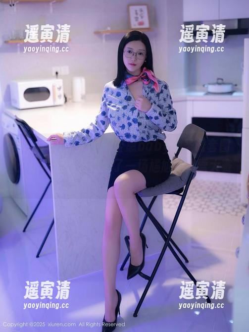 Xiuren秀人网-智恩baby Xiuren秀人网 - 智恩baby的圣诞套图:这场雪怎么变成了一场尴尬的滑雪大赛?