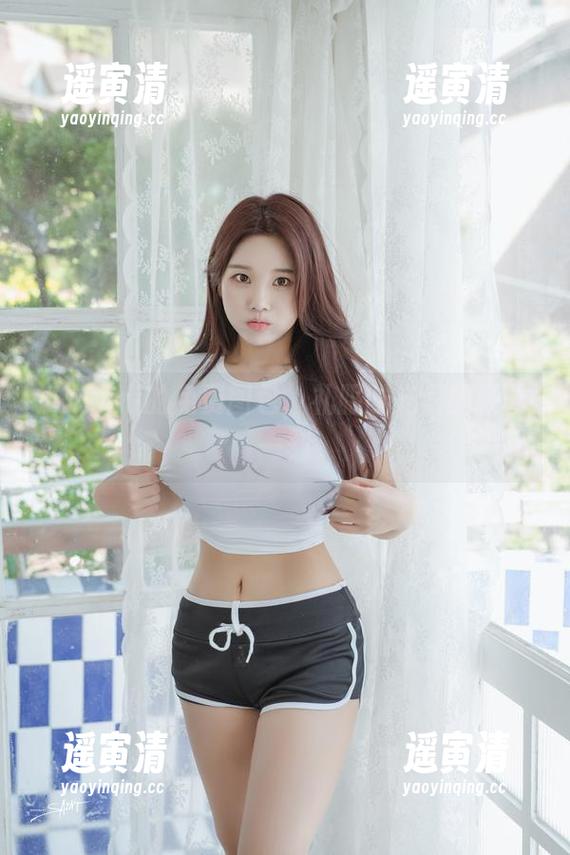 Zzyuri Zzyuri的免费图包,礼服时光里的轻松一刻