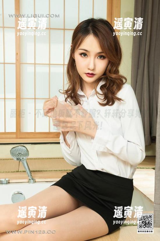 丽柜-轩轩 丽柜 - 不踩地板就不舒服?轩轩分享她的图包足下风光!