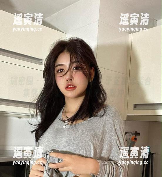 微密圈 - 游海边的心塞感？于芷晴泳装合集帮你击破一切，快来下载冲浪！