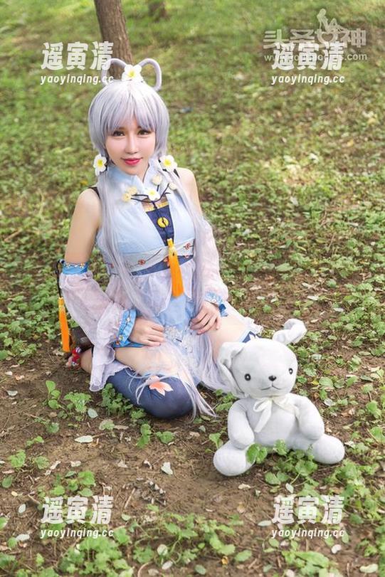 头条女神 - 尹菲的白衬衫全集：这也太会穿了吧？原图走起！