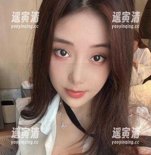 奶雯 微密圈 - 奶雯在浴室的写真,反射出生活的简单与畸零。
