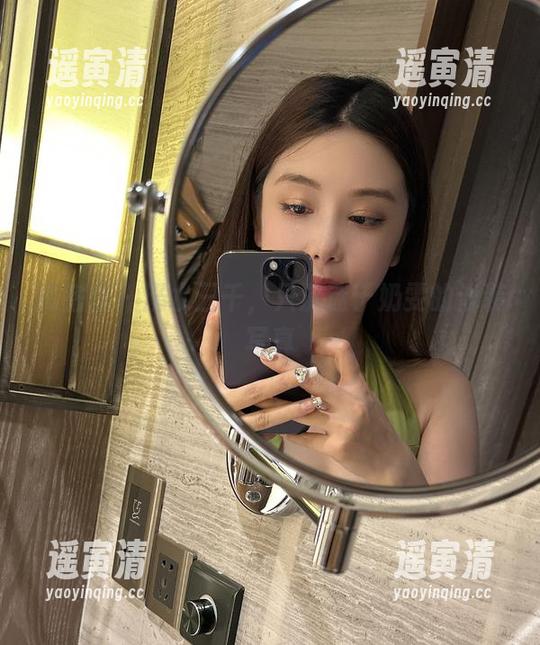 奶雯 微密圈 - 溺水三千,只沉迷于奶雯的泳装写真