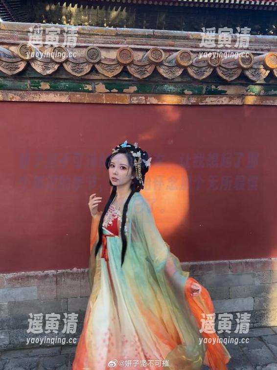 妍子坚不可摧 妍子坚不可摧的全套皮衣,让我想起了那个叛逆的季节,我开始怀念那个无所畏惧的自己了。