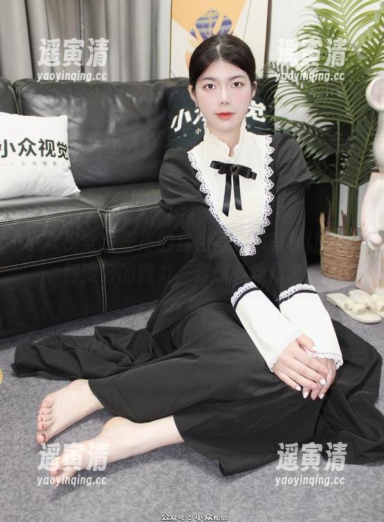 小众视觉-彤彤 小众视觉 - 彤彤的白色写真,有种让人心情变好的魔力,真想多看几遍。