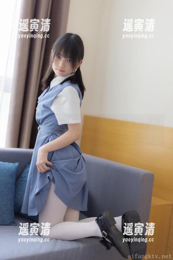 少女秩序-小葵 少女秩序 - 小葵的最新图包:学姐与书本的巧妙互动。