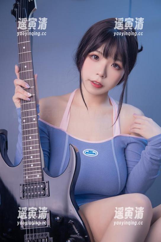无颜小天使wy 看无颜小天使wy如何驾驭大凤红旗袍,图库精选实在惊艳!