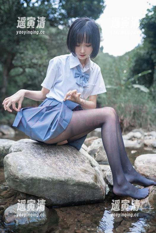 木棉棉OwO 看完木棉棉OwO的私拍美腿原图,瞬间让我想到了“腿”与“旅行”的关系。
