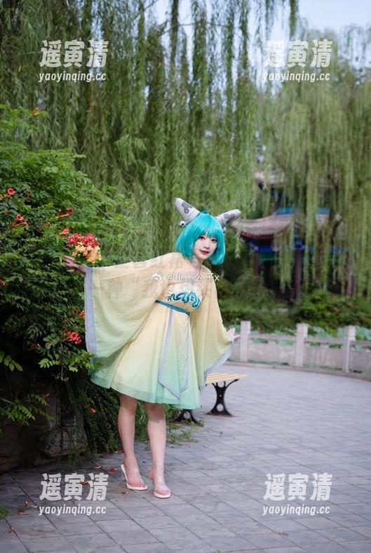 桃墨公子 看桃墨公子全套红裙写真,一不小心我就产生了一种“我也想买裙子”的冲动?
