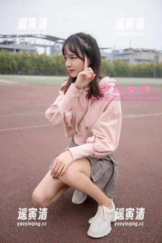 梦丝女神-刘佳 梦丝女神 - 直逼屏幕的刘佳,最新原图中的丝袜腿到底是在逗我嘛。