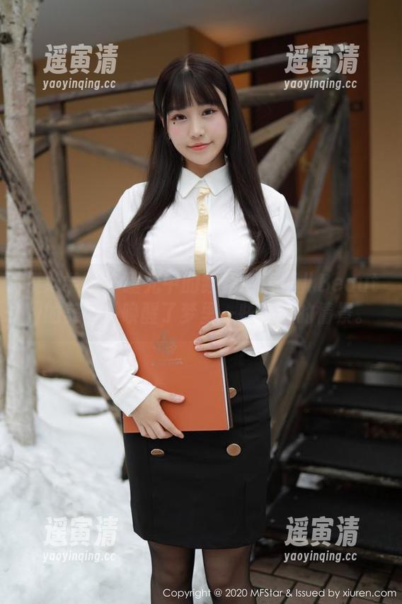 模范学院-唐琪儿Beauty 模范学院 - 曙光中的红裙:唐琪儿Beauty的美图,唤醒了梦里一些模糊的情景。