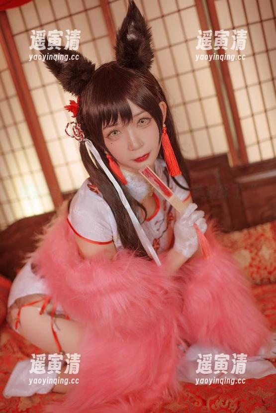 樱落酱w 樱落酱w就这样穿着皮衣,完美演绎了“看”的意义