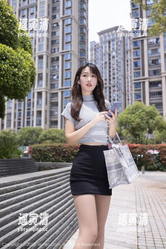 秀人网-于大小姐AYU 秀人网 - 于大小姐AYU婚纱中的定制细节,真有种“我只愿与你天涯共此生”的错觉。