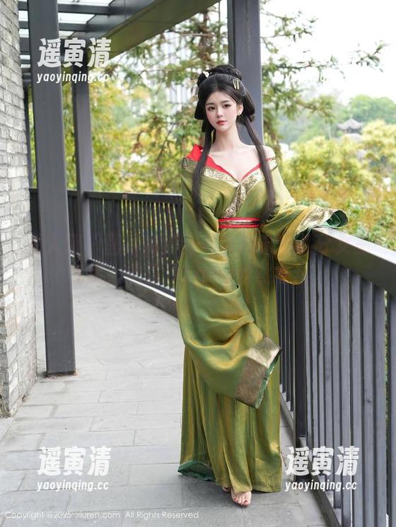秀人网-周慕汐baby 秀人网 - 图片高清到可以抽象出几分女王气质,周慕汐baby欣然受封。