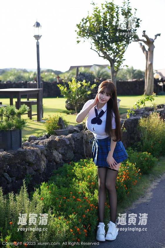 秀人网-大美妞儿 秀人网 - 大美妞儿海边套图,姐妹们,这季节海风可不认人哦!