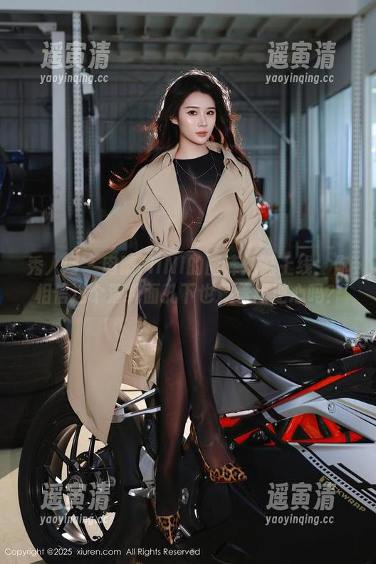 秀人网 - 肉晴MINI的图库炫酷上线：你相信这个清纯面孔下也藏着叛逆心吗？