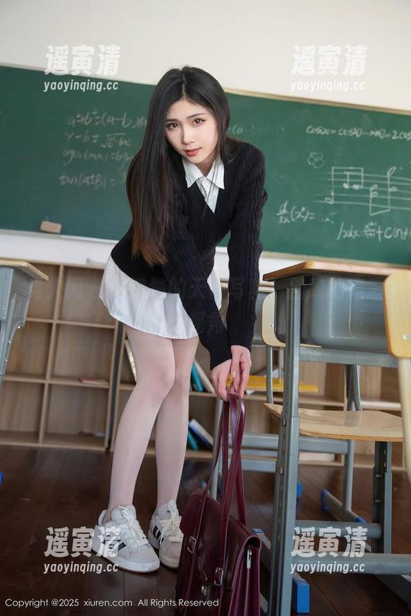 秀人网-顾楚楚 秀人网 - 顾楚楚的天台写真,别致的高清视角