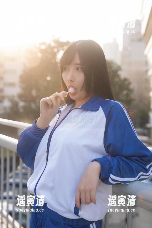 糖果果Candy 糖果果Candy私拍:裤里丝,仿佛在跟我的视线打招呼!