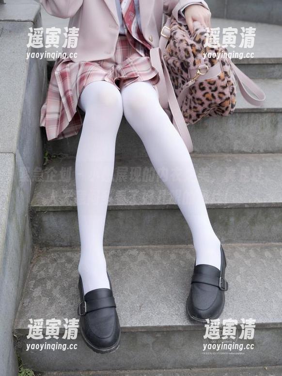 紧急企划 - 小恩展现的内衣之美，真是让人无意间多看了好几眼的图片！