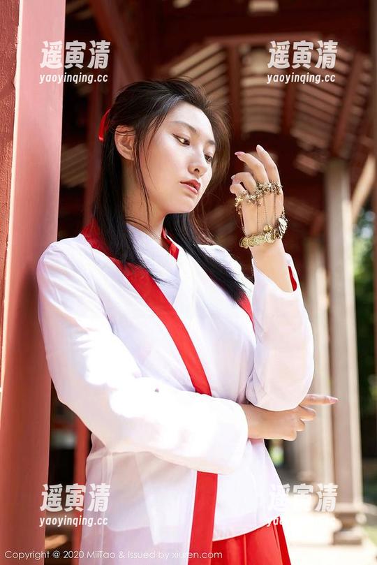 蜜桃社 - 原图在手，图片中小魔女lily的内衣编织了一点朦胧的氛围