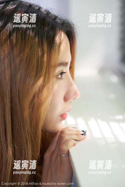 蜜桃社-美绪 蜜桃社 - 原图里的女孩和美绪有着不可思议的默契,无法不注意
