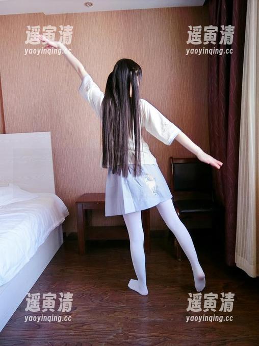 西尔酱 民国元气少女合集:每一页都是西尔酱的自言自语,带你窥探她的风景。