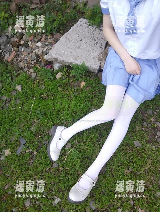 西尔酱 西尔酱的校服福利写真,似乎特别吸引人?