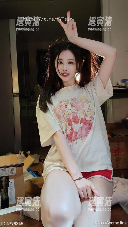微密圈 - 轩子巨2兔的酒红礼服，这张照片让我想起了派对的疯狂夜晚…不过现在是白天？