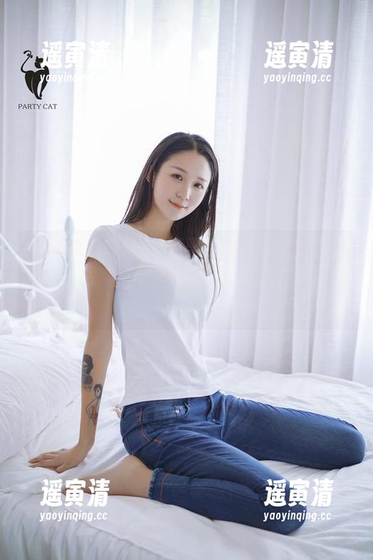轰趴猫-Ellie艾栗栗 轰趴猫 - Ellie艾栗栗和她的泳装定制图集,挑战“水中不合格舞者”的尴尬时刻!