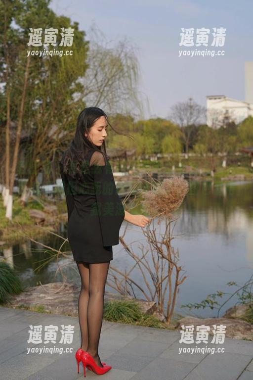 辣妈女神 微密圈 - 要是我有辣妈女神的私房套装,可以不用担心我的健身计划了,图包看得我美滋滋的。