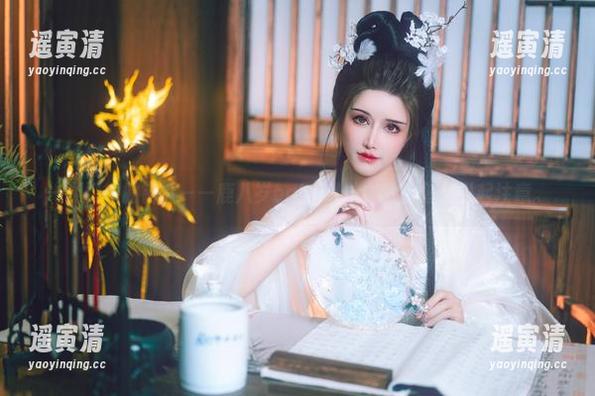 鹿八岁baby 一副眼镜的销量——鹿八岁baby私拍,教你怎么引起注意。